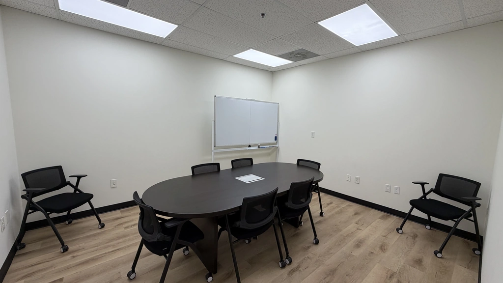 Small Conference Room - Thumbnail 2