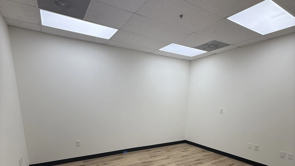 Small Conference Room - Thumbnail 4