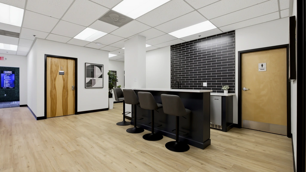 Small Conference Room - Thumbnail 3