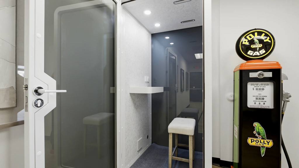Small Conference Room - Thumbnail 4